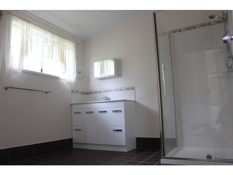 8 Oak Street, Millaa Millaa QLD 4886