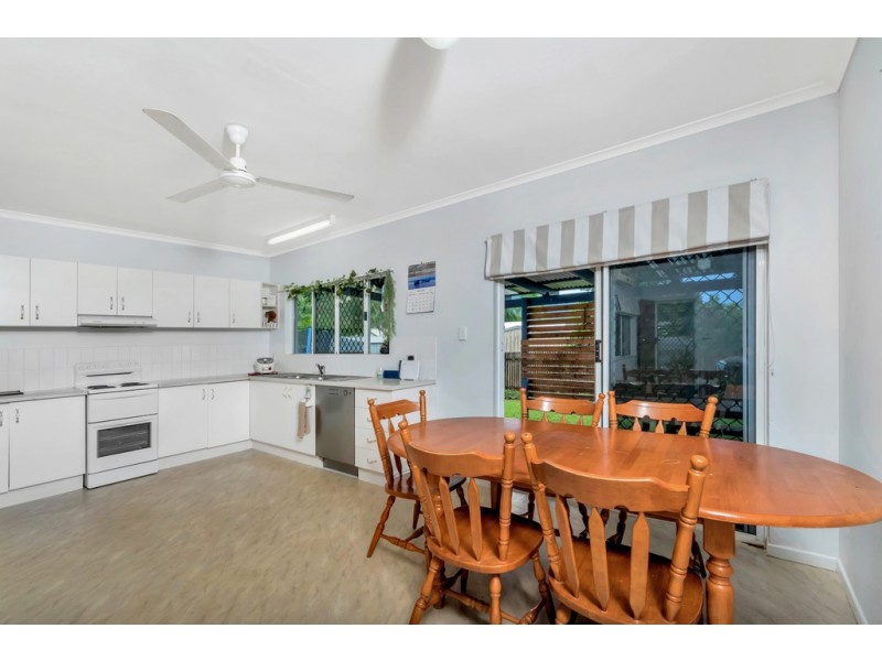 16 Blackbird Close, Bentley Park QLD 4869