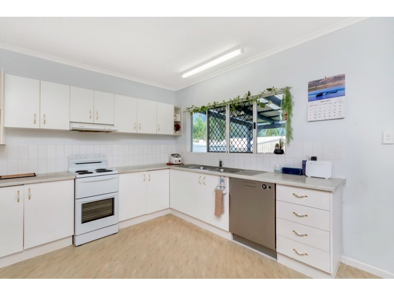 16 Blackbird Close, Bentley Park QLD 4869