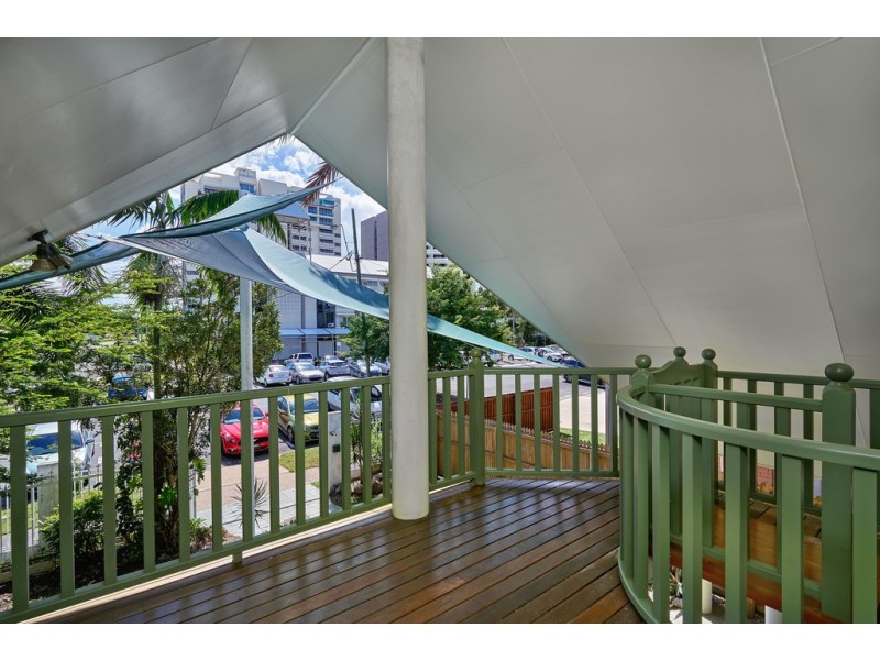 219 Lake Street, Cairns North QLD 4870