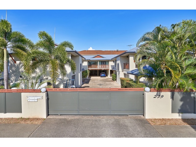 2/279 Lake Street, Cairns North QLD 4870