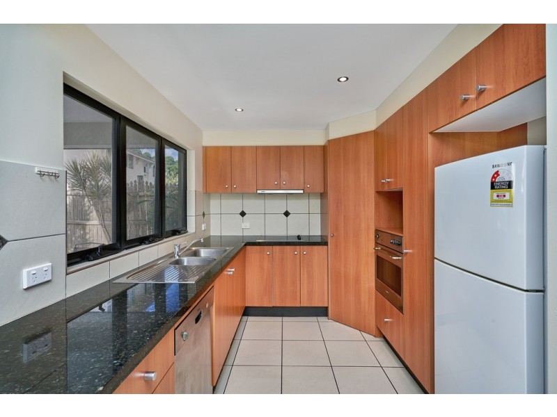 2/279 Lake Street, Cairns North QLD 4870