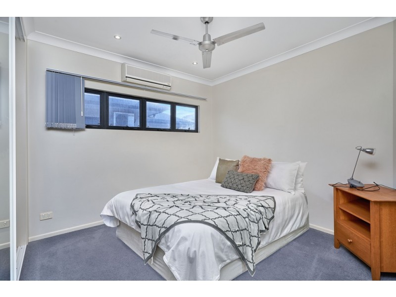 2/279 Lake Street, Cairns North QLD 4870