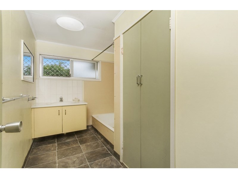 Manoora QLD 4870