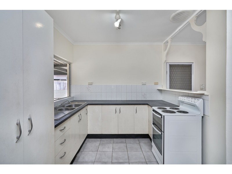 25 Dunbar Street, Mooroobool QLD 4870