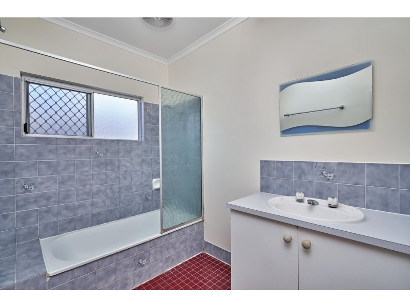 25 Dunbar Street, Mooroobool QLD 4870