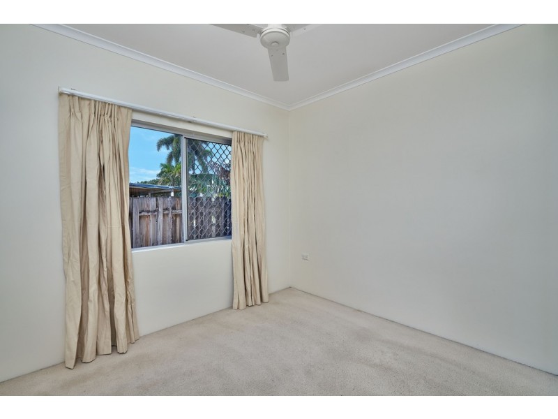 25 Dunbar Street, Mooroobool QLD 4870