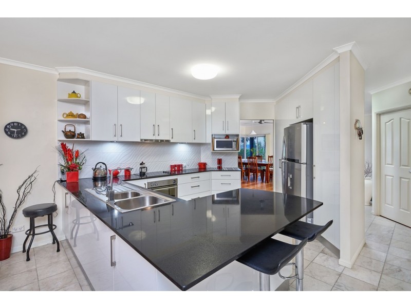 38 Summer Hill Drive, Mooroobool QLD 4870