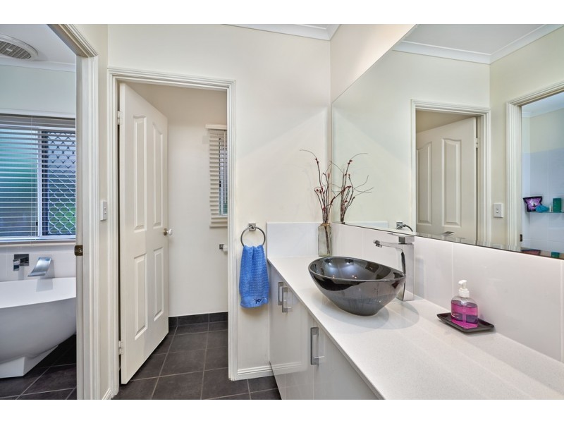 38 Summer Hill Drive, Mooroobool QLD 4870