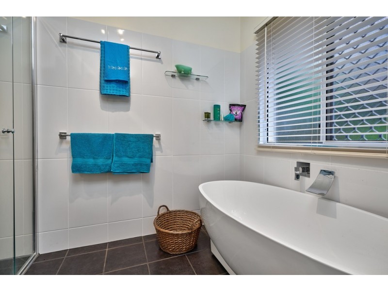 38 Summer Hill Drive, Mooroobool QLD 4870