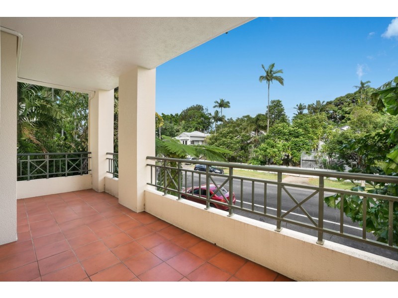 28/327 Lake Street, Cairns North QLD 4870