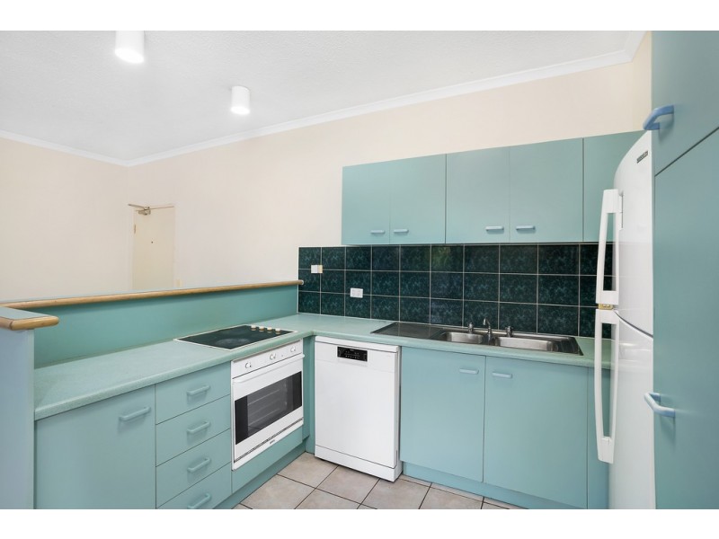 28/327 Lake Street, Cairns North QLD 4870