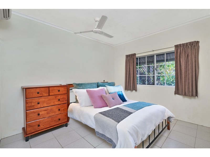 28/327 Lake Street, Cairns North QLD 4870