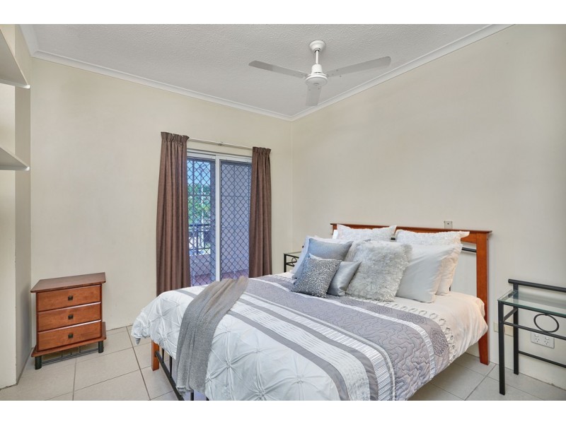 28/327 Lake Street, Cairns North QLD 4870