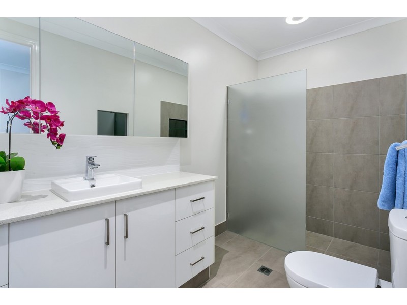 11 Rosemont Court, Mooroobool QLD 4870