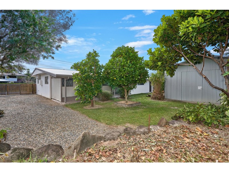99 Upper Richardson Street, Whitfield QLD 4870