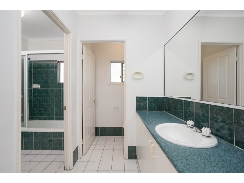 62 Silky Oak Court, Mooroobool QLD 4870