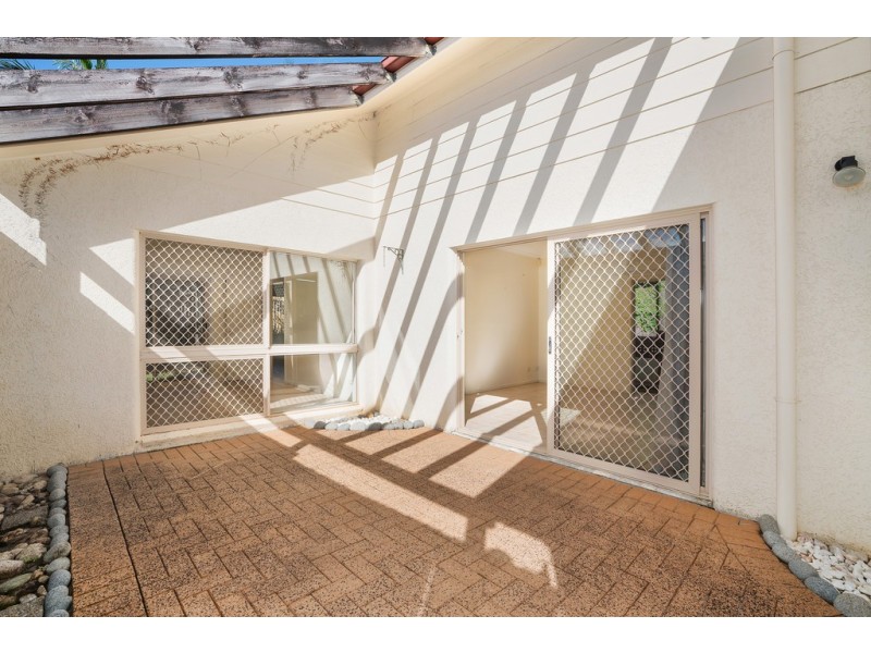 62 Silky Oak Court, Mooroobool QLD 4870