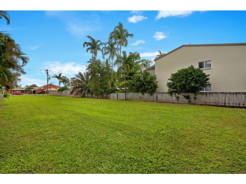 15 Balaclava Road, Earlville QLD 4870