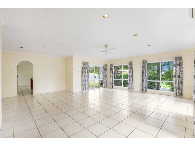 187 Harvey Road, Redlynch QLD 4870