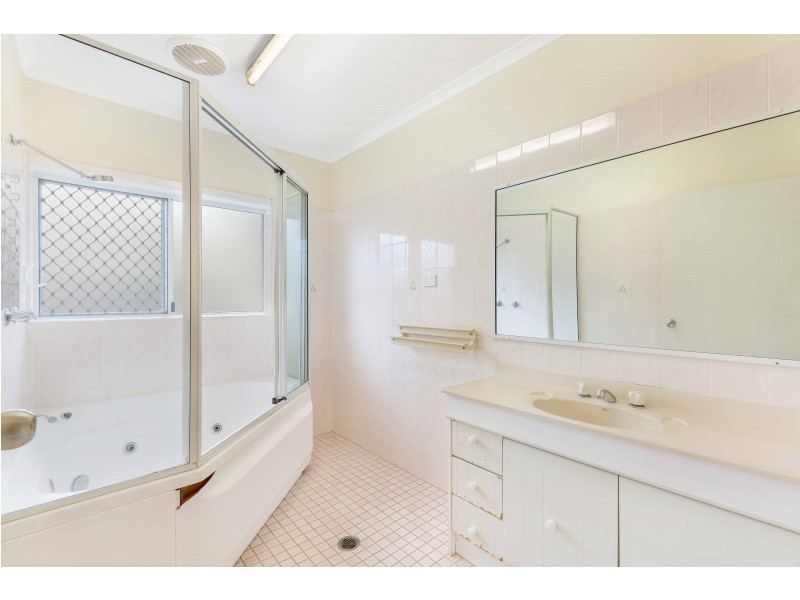 187 Harvey Road, Redlynch QLD 4870