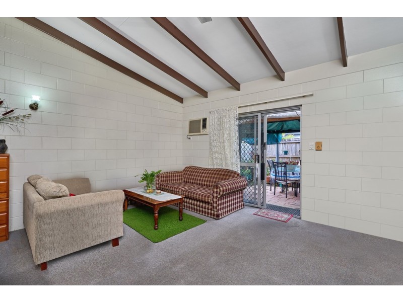 2/481-483 McCoombe Street, Mooroobool QLD 4870