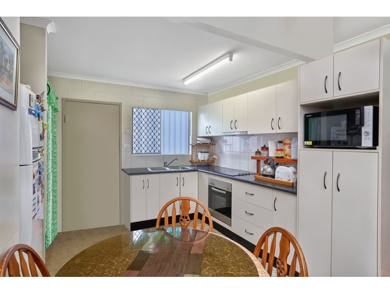 2/481-483 McCoombe Street, Mooroobool QLD 4870