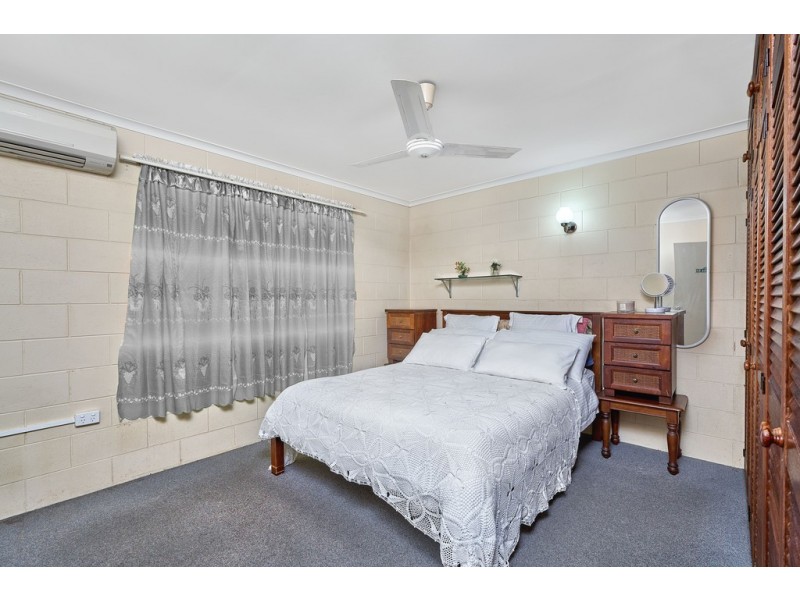 2/481-483 McCoombe Street, Mooroobool QLD 4870