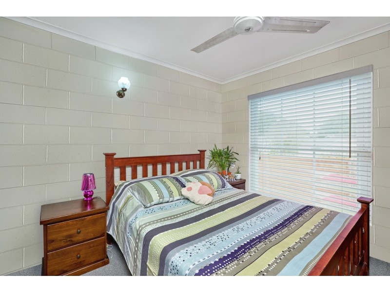 2/481-483 McCoombe Street, Mooroobool QLD 4870