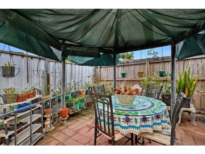 2/481-483 McCoombe Street, Mooroobool QLD 4870