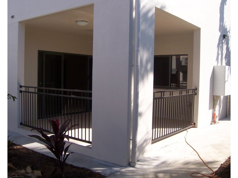 2/14-16 Macilwraith Street, Manoora QLD 4870