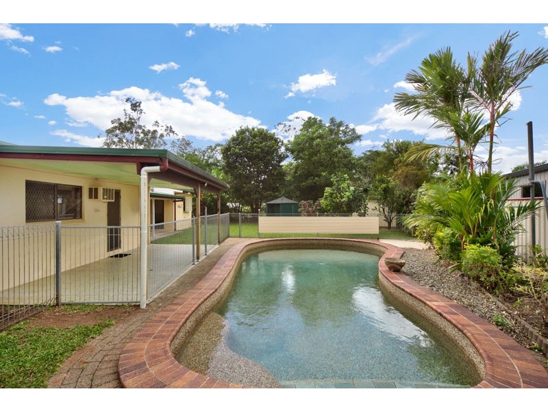 3 Jean Close, Woree QLD 4868