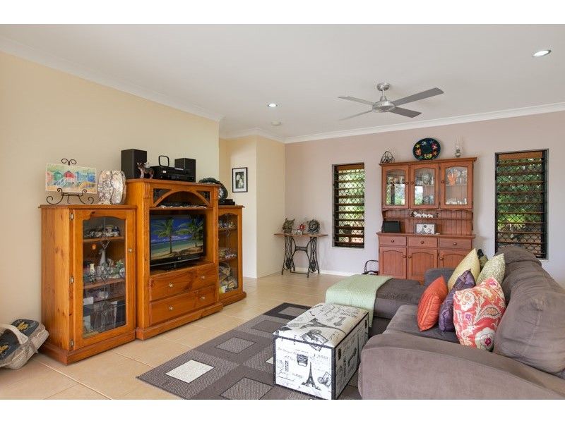 9 Barcoo Close, Bentley Park QLD 4869