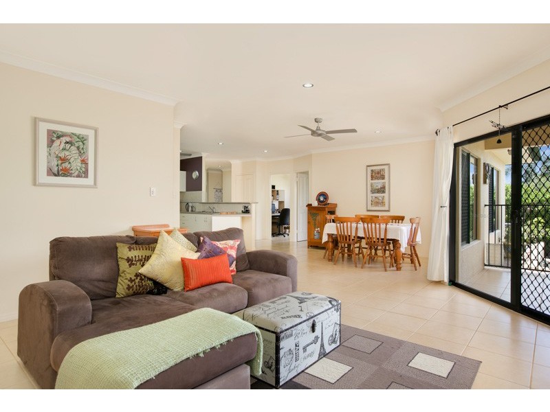 9 Barcoo Close, Bentley Park QLD 4869