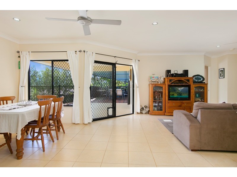 9 Barcoo Close, Bentley Park QLD 4869