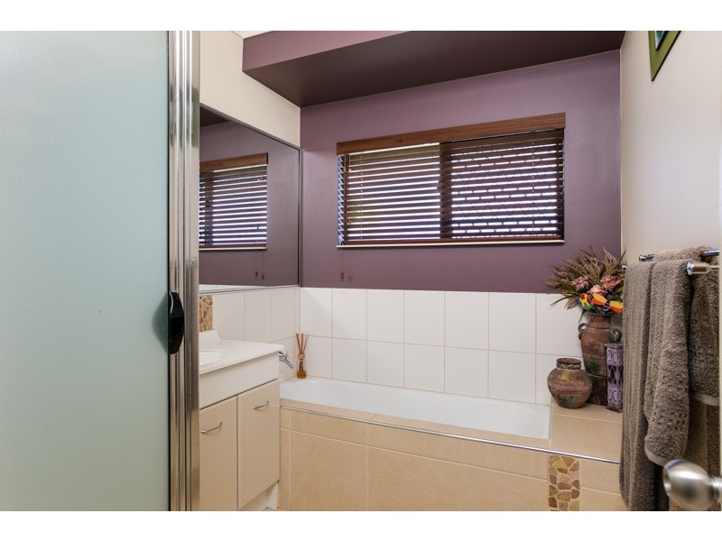 9 Barcoo Close, Bentley Park QLD 4869