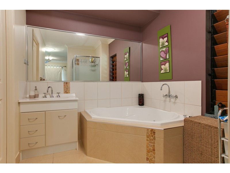 9 Barcoo Close, Bentley Park QLD 4869