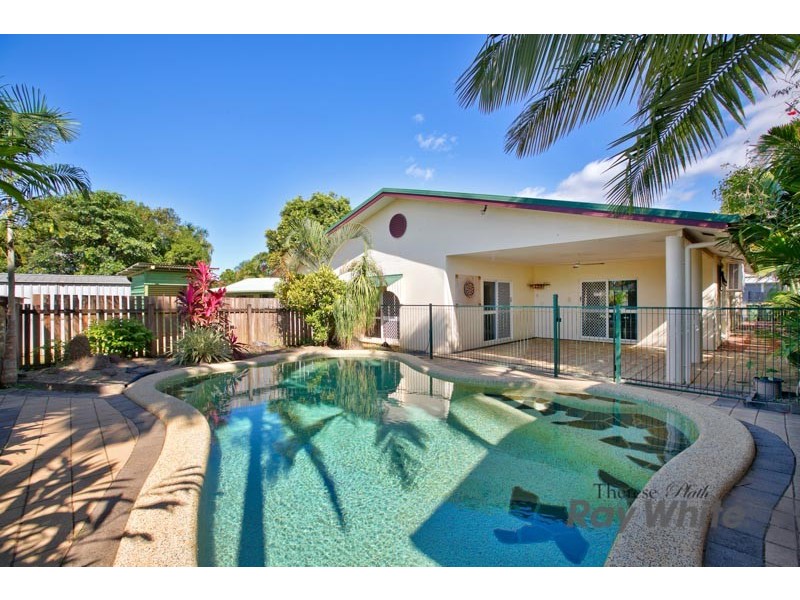 8 Beagle Close, Bentley Park QLD 4869