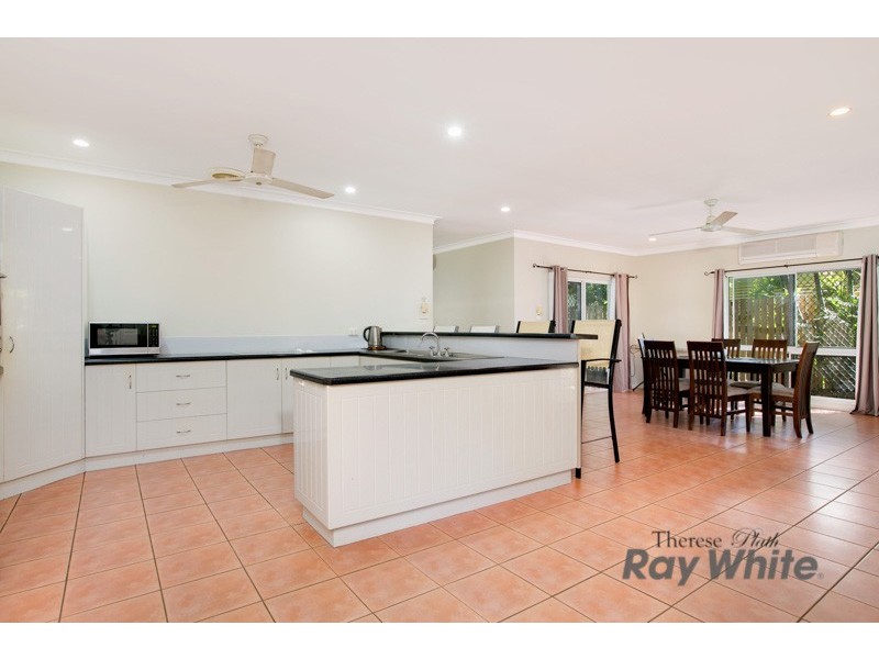 8 Beagle Close, Bentley Park QLD 4869