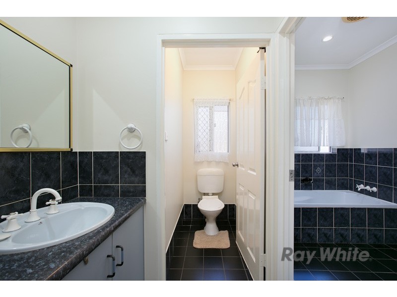 8 Beagle Close, Bentley Park QLD 4869