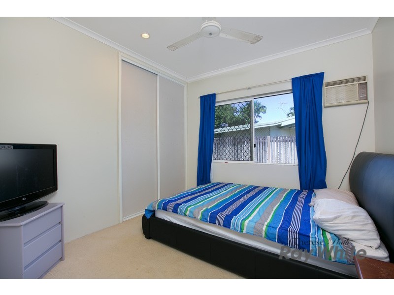 8 Beagle Close, Bentley Park QLD 4869