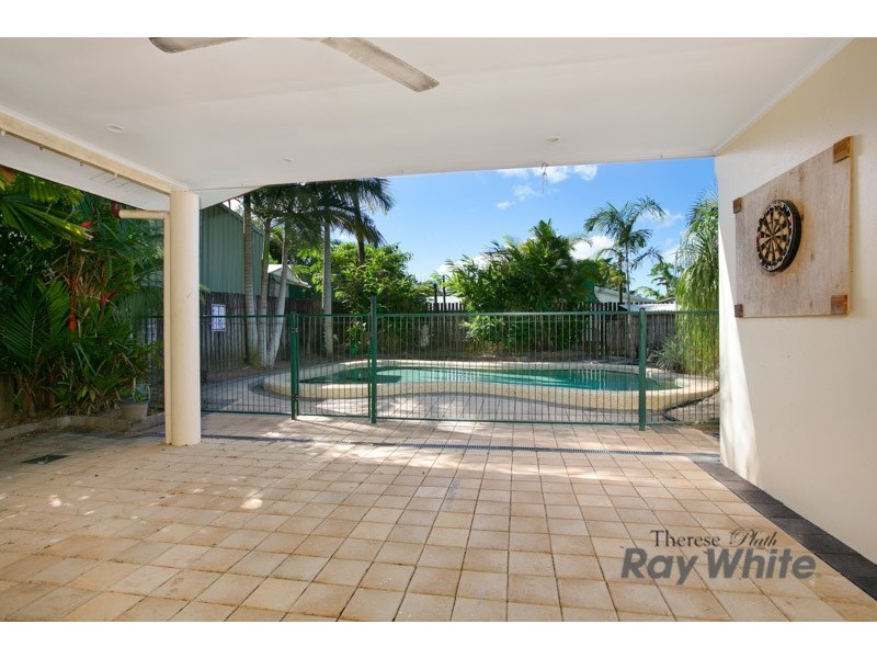 8 Beagle Close, Bentley Park QLD 4869
