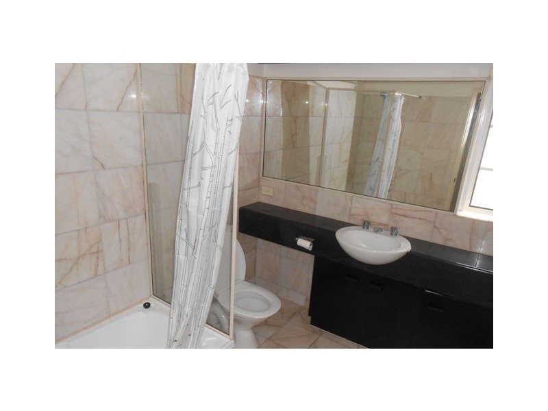 28/327 Lake Street, Cairns City QLD 4870