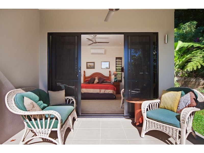 6-8 Barringtonia Close, Redlynch QLD 4870