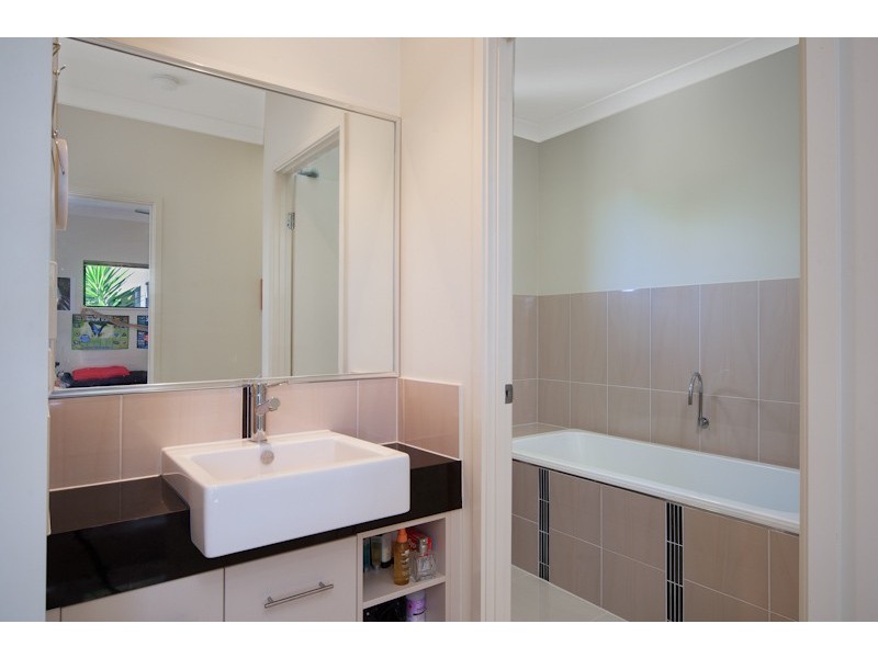 6-8 Barringtonia Close, Redlynch QLD 4870