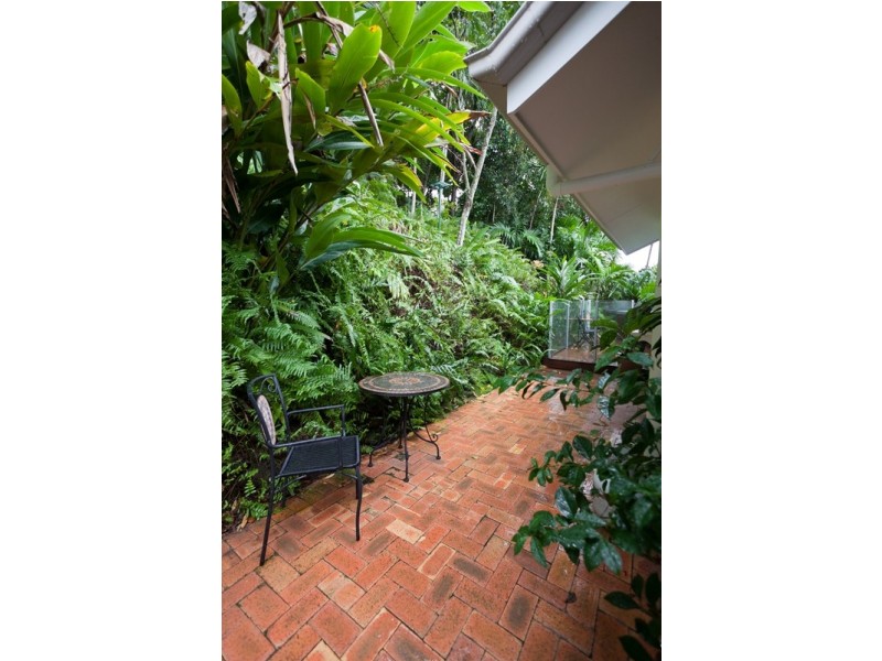 24 Oceanview Place, Mooroobool QLD 4870