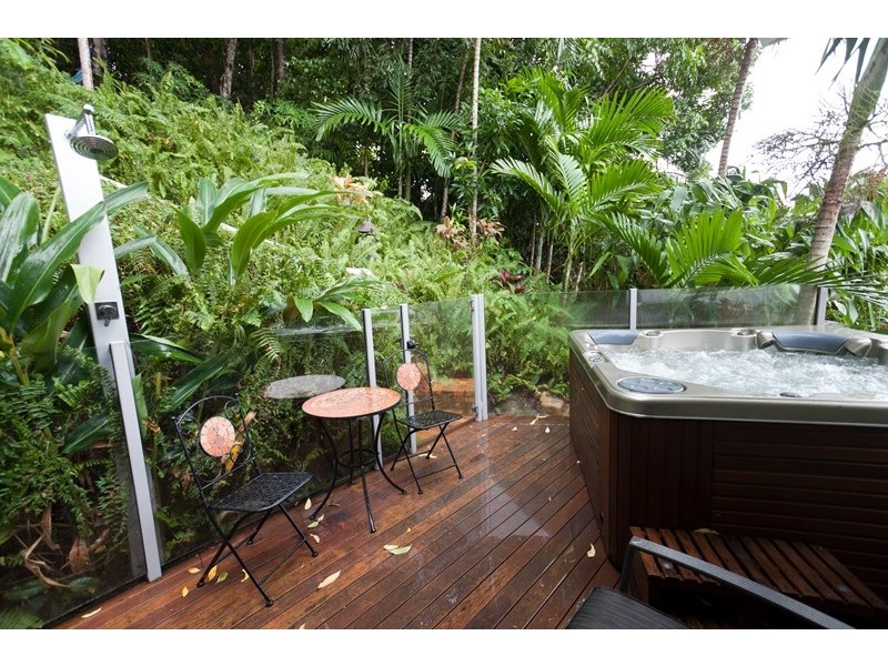 24 Oceanview Place, Mooroobool QLD 4870