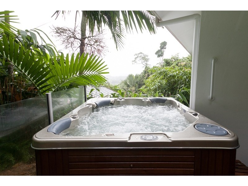 24 Oceanview Place, Mooroobool QLD 4870