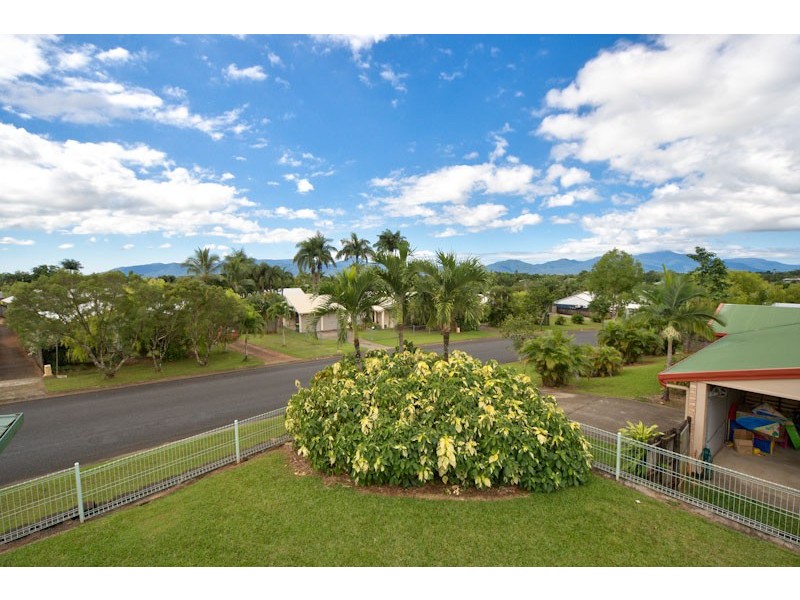 1 Barcoo Close, Bentley Park QLD 4869