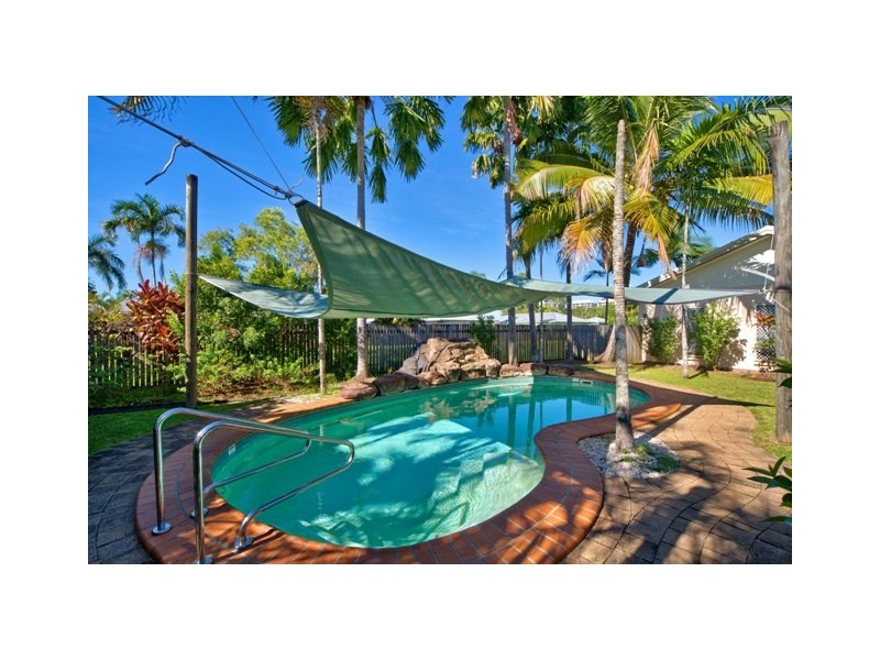 9/401-409 McCoombe Street, Mooroobool QLD 4870